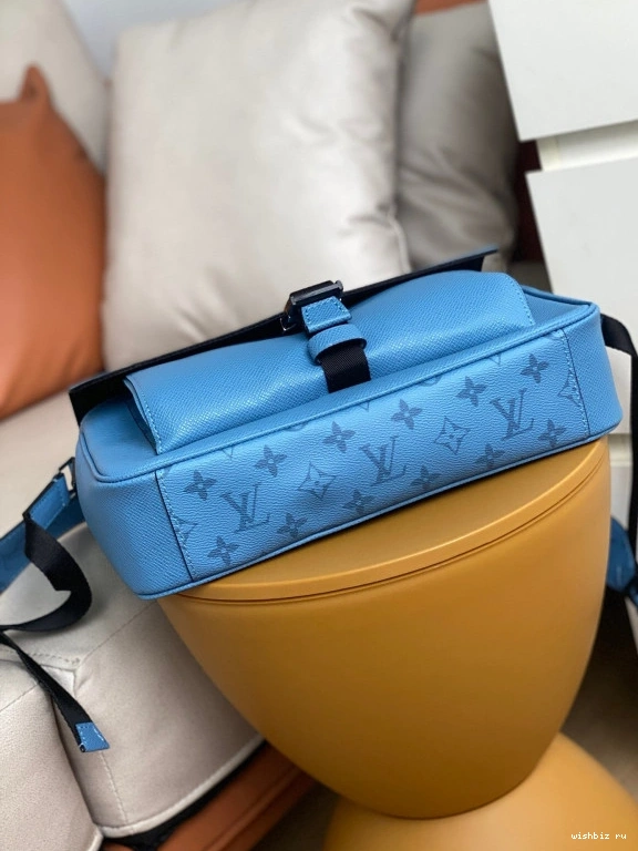 WIS MESSENGER LOUIS VUITTON NEW 1212